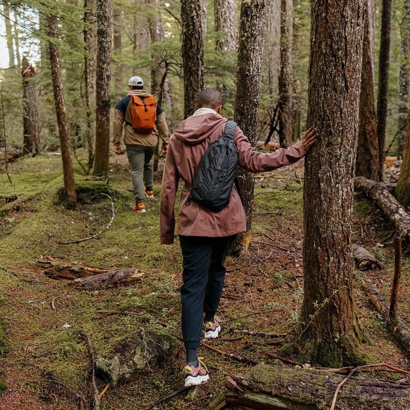 Women/Men Crest 8l Sling Black | Merrell Bags