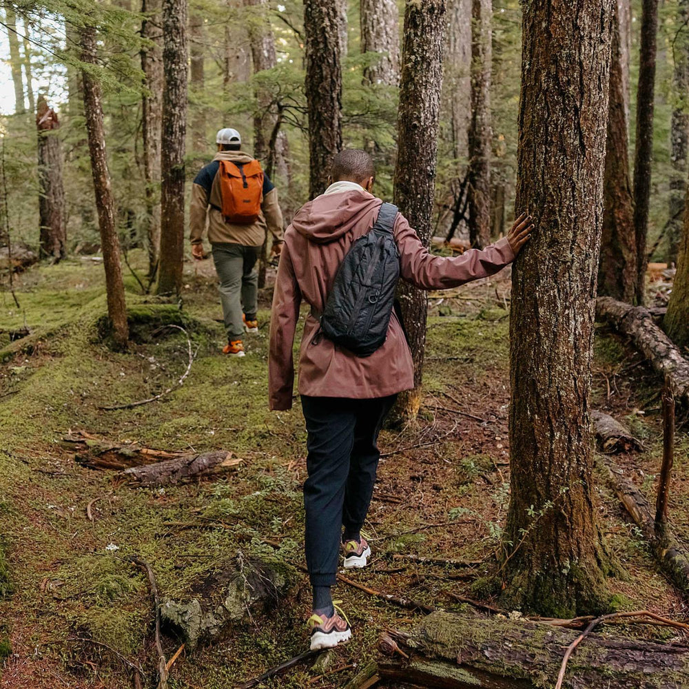 Women/Men Crest 8l Sling Black | Merrell Bags